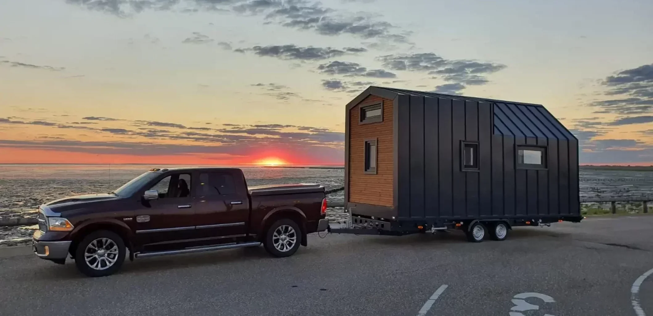 Zonsondergang Tiny House op trailer